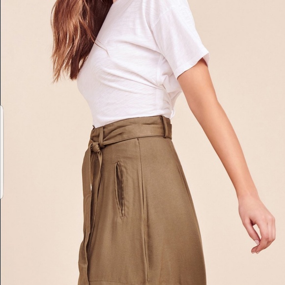 BB DAKOTA EDMONDS HIGH WAIST SHORTS - Picture 2 of 4